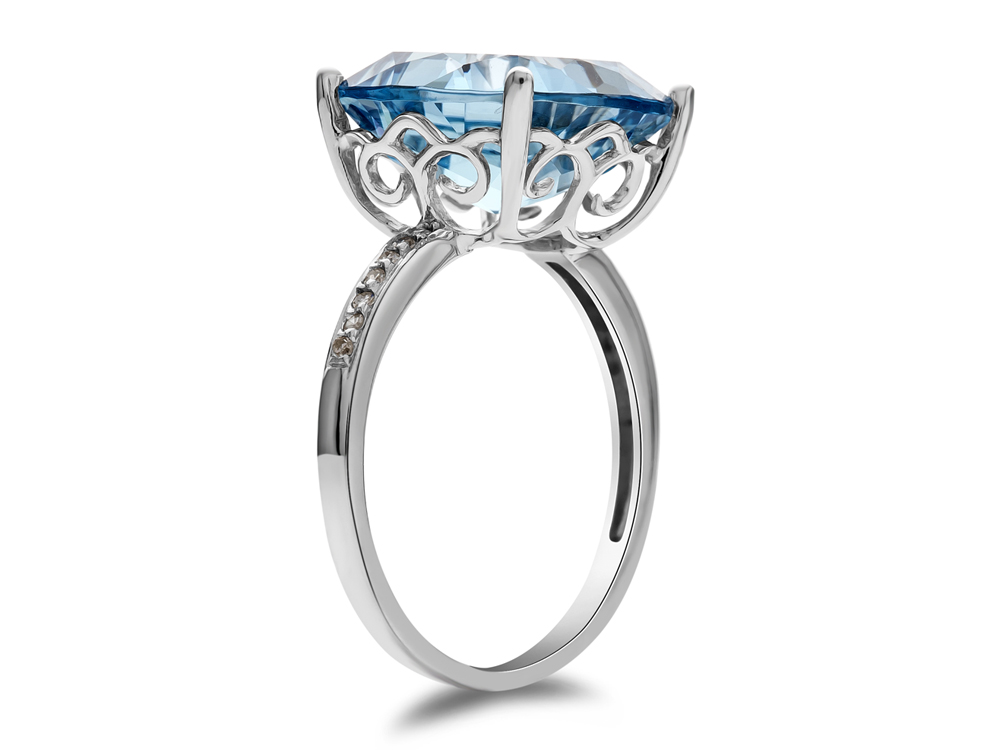 LALI Classics 14k Swiss Blue Topaz Cushion Ring LALI1067